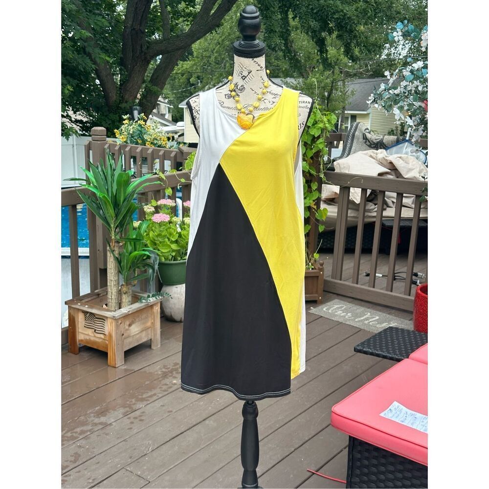 Beautiful black& yellow dress and matching earrings Yoins dress size large